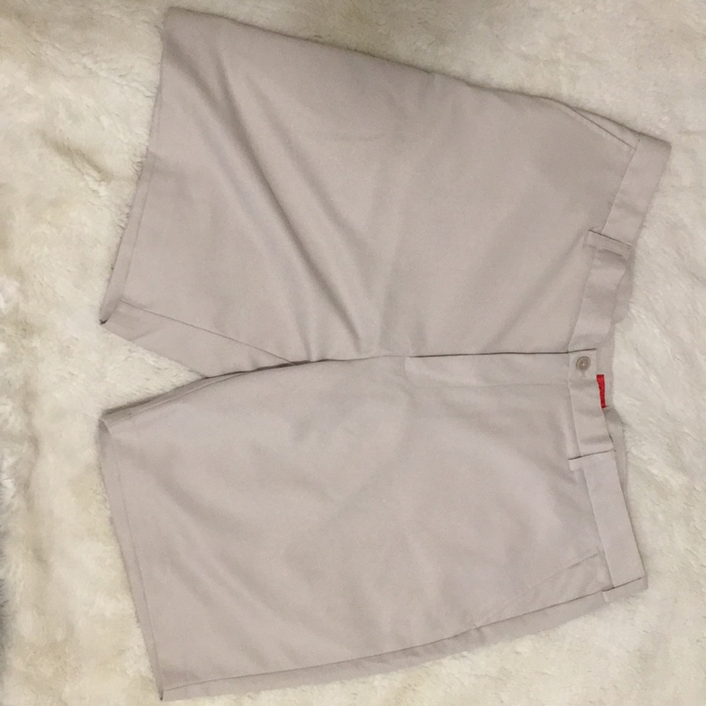 Men’s Izod shorts! 🦋